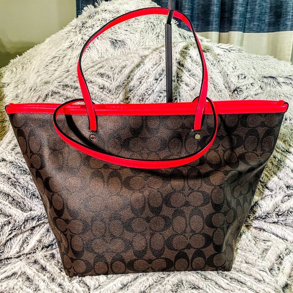 NWOT - COACH STREET ZIP TOTE IN SIGNATURE CANVAS (F34703) - Picture 2 of 9